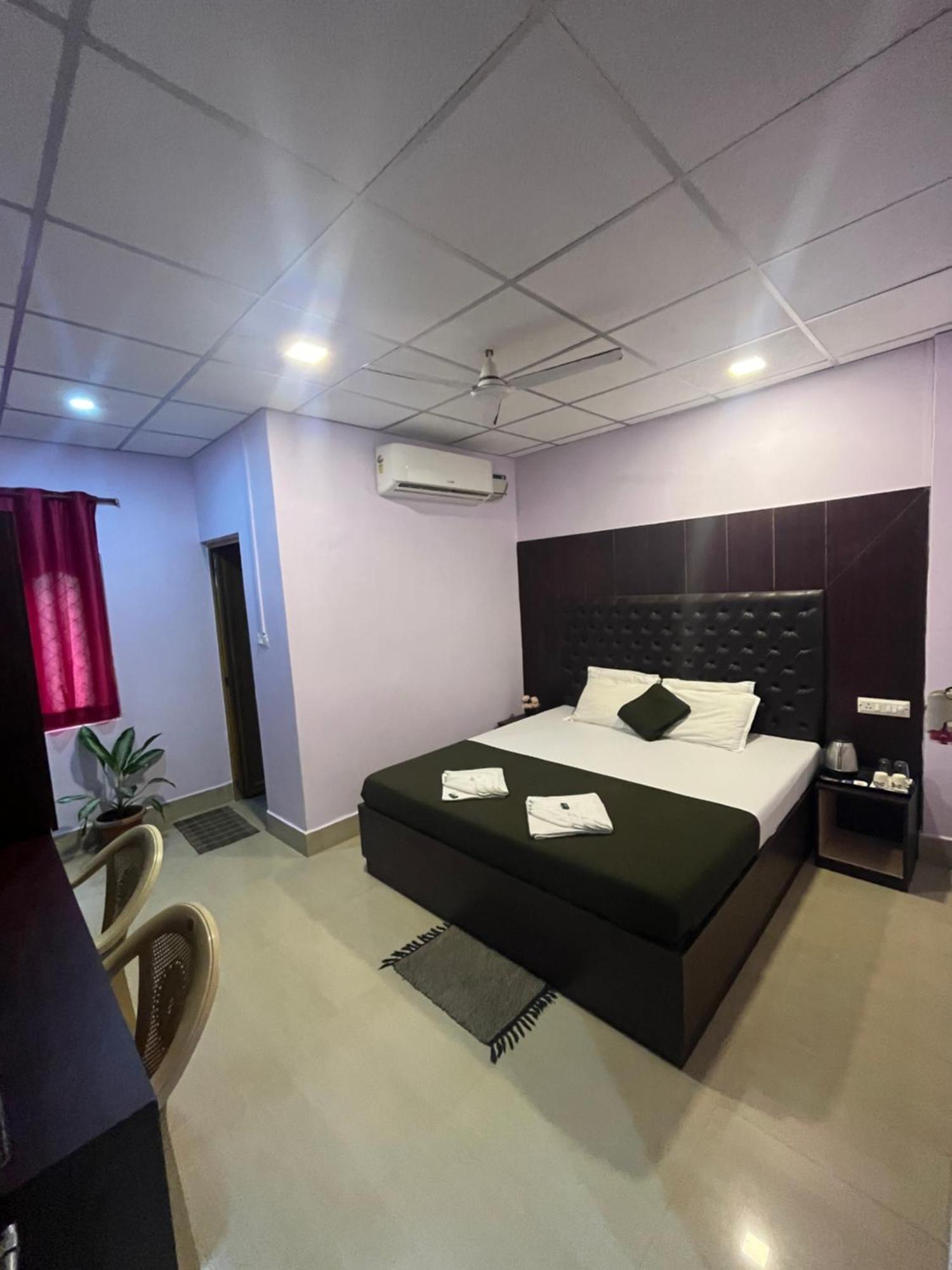 Purnima Residency Hotel Lakshmanpur Buitenkant foto